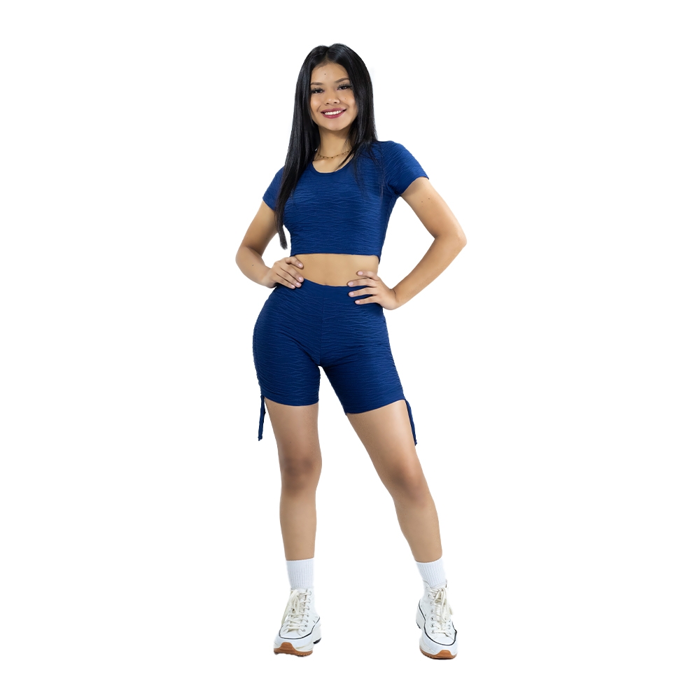 Crop top con mangas + short...
